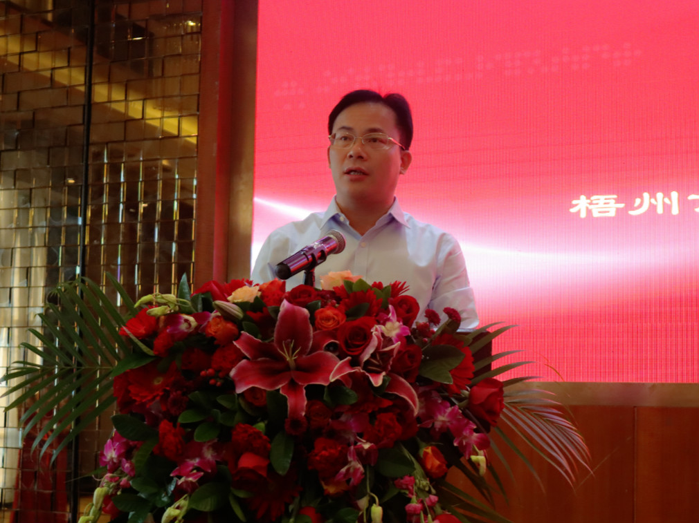 盧新華副市長、市不銹鋼制品產(chǎn)業(yè)園區(qū)黨工委書記.jpg