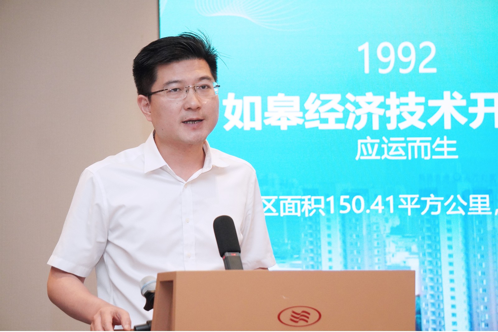 7如皋市開發(fā)區(qū)智能裝備產(chǎn)業(yè)園主任王正權(quán)0.jpg